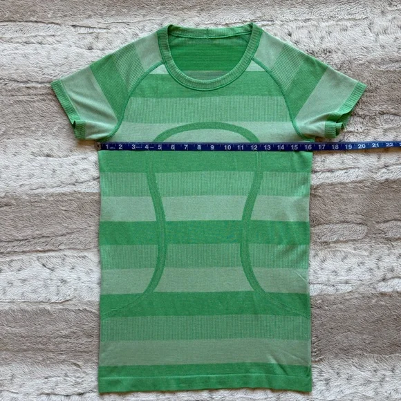 Lululemon Run: Swiftly Tech Short Sleeve in Heathered Green Bean Size 8 - Picture 7 of 14